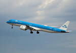 KLM-Cityhopper, ERJ-195 E2, PH-NXN, BER, 27.05.2024