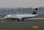 Lufthansa A 320-211 D-AIQU  Backnang  bei der Ankunft in Dsseldorf am 11.03.2013