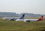 SAS, Airbus A 320-251N, EI-SIL, Helvetic, ERJ-195 E2, HB-AZL, BER, 03.11.2024