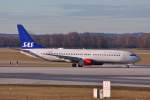 LN-RCZ  Glitne Viking  / SAS Scandinavian / B737-883 rollt in MUC zum Start nach Oslo (OSL) 07.01.2014