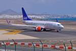 LN-TUJ  Eirik Blodoks  / SAS Scandinavian / B737-705(W) rollt in Arrecife (ACE) zum Start. 15.03.2014