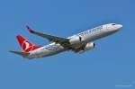 Turkish Airlines, TC-JFT  Kastamonu , B737-8F2(W) in MUC im Steigflug nach Istanbul (IST) 01.07.2013