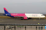 Wizz Air Airbus A321-271NX HA-LZI rollt zum Start in Dortmund 9.2.2025