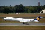 Ein Canadair Regional Jet CRJ701ER D-ACPE der Lufthansa Regional City Line startet in Berlin Tegel, 24.05.09. 