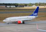 Scandinavian Airlines SAS mit Boeing 737-683 LN-RPA auf dem Weg zur Parkposition, 30.08.09 Berlin Tegel.  