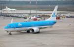 KLM-Royal Dutch Airlines Boeing 737-8K2 PH-BXB auf dem Weg zum Gate, 09.05.10 Flughafen Berlin-Tegel.