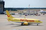 TUIfly Boeing 737-7K5(WL) D-AHXC auf dem Weg zur Startbahn, 22.06.08 Flughafen Berlin-Tegel.