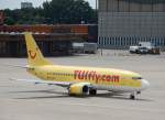 TUIfly Boeing 737-35B D-AGEG auf dem Weg zur Startbahn, 22.06.08 Flughafen Berlin-Tegel.