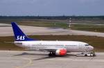 Bildersammlung 2006: Scandinavian Airlines (SAS) mit Boeing 737-683 LN-RCU bei der Startvorbereitung Flughafen Berlin Tegel.