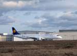 Eine Embraer ERJ190-200LR (D AEMD) von Lufthansa CityLine nach der Landung auf dem Flughafen Dresden. 16.02.2014