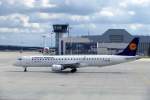 Embraer ERJ 190 (D AEBA) von Lufthansa Regional rollt zum Start auf dem Flughafen Dresden. 26.07.2015