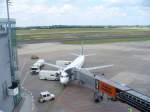 Eine Maschine von Olympic Airlines am Dsseldorfer Flughafen.