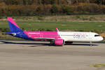 Wizz Air Airbus A321-271NX 9H-WDG rollt zum Start in Köln 3.11.2024