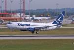 Tarom, YR-BGH  Hunedoara , Boeing B 737-78J(W) bei der Landung in MUC aus Bukarest (OTP) 28.08.2012