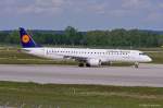 LH CityLine, D-AEBS  Hallbergmoos , ERJ 195LR rollt in MUC zum Start nach Birmingham (BHX) 21.05.2013