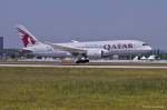 Qatar Airways, A7-BCA, B787-8 bei der Landung in MUC aus Doha (DOH) 18.06.2013