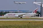 Qatar Airways, A7-BCB, B787-8 rollt in MUC zum Start nach Doha (DOH) 18.06.2013