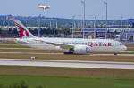 Qatar Airways, A7-BCK, B787-8 in MUC nach der Landung aus Doha (DOH) 01.07.2013