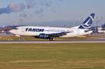 YR-BGA  Alba Julia  / Tarom / B737-38J bei der Landung in MUC aus Bukarest (OTP) 25.11.2013