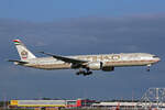 Etihad Airways, A6-ETS, Boeing B777-3FXER, msn: 44548/1235, 13.Juli 2023, MXP Milano Malpensa, Italy.