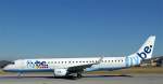 Embraer 195 der BE rollt zur Parkposition