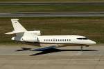 G-TAGF. Dassault Falcon 900 DX. Auf dem Taxiweg in Berlin Tegel. Foto: 27.04.2012