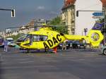 D-HBLN. Rettungshubschrauber Christoph 31 der ADAC-Luftrettung am 23.07.2003 um 18:30 Uhr auf der Straenkreuzung Kaiserdamm/Messedamm in Berlin-Charlottenburg. (Eurocopter EC 135 P2)