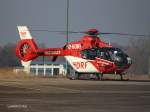 Eurocopter EC-135 P-2 DRF-Luftrettung ''D-HDRL'' bei einem Tankstopp am 11.02.2015 in Lahr.