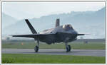 Melanie „Mach” Kluesner vom F-35 Lightning II Demo-Team der US Air Force mit ihrer F-35A Lightning (18-5360) bei der Ankunft in Zeltweg am 4.9.2024.