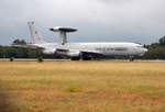 AWACS  LX-N 90445, einer der beiden Einsatzverbände der NATO-Frühwarnflotte eine Maschine von 16 steht auf dem Rollfeld  der  Nato Air Base in Geilenkirchen. Boeing E-3 Sentry ist die militärische Bezeichnung für eine Boeing 707-320, die als AWACS-Luftaufklärer unterwegs ist. Am 01.07.2017 