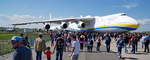 UR-82060. Antonov AN-225. Das größte Frachtflugzeug der Welt. Sechsstrahliges Flugzeug, in der Sowjetunion entwickelt, nur einmal gebaut. L=84m; Spannweite Heckleitwerk=32,65m; H=18,1m.Leermasse=ca.175t. Max.Startmasse=640t. Vmax 850km/h. Foto: ILA 2018