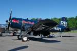 Vought F4U Corsair (OE-EAS). Ein Flugzeug der Flying Bulls. Wer beklagt sich über zu hohen Spritverbrauch seines Autos? Diese F4U verbraucht ca.400 Liter in der Stunde. Der 18-Zylinder-Motor entwickelt 2100hp bei einem Hubraum von 46 Liter. Foto:25.05.2014, ILA Berlin