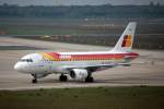 Iberia Airbus A 319-111 EC-HGT auf dem Weg zum Gate, 09.05.10 Flughafen Berlin-Tegel.