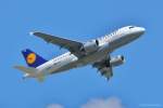 Lufthansa, D-AILC  Rsselsheim , A319-114 in MUC im Steigflug nach Paris (CDG) 01.07.2013