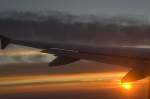  Der Sonne entgegen..  Unser AUA A320 im Steigflug! 9-12-2007