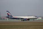 Airbus A320 von Aeroflot am 20.November 2011 beim Start vom Mnchner Airport.