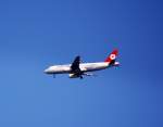 Turkish Airlines mit Airbus A 320-232 TC-JPJ beim Landeanflug zum Flughafen Tegel (TXL) ber Berlin-Pankow, 02.05.08.