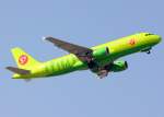 S 7 Airlines Airbus  A 320-214 VQ-BCP Flughafen Mnchen 23.03.2012