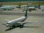 Airbus A 320 der Aeroflot erreicht seine Parkposition