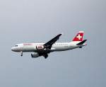 Swiss Airbus A320-214 HB-IJD beim Landeanflug zum Flughafen Berlin Tegel, 09.07.08.