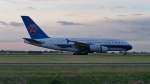 A380 von China Southern mit der Kennung B-6137 am 17.7.2015 in Amsterdam