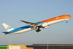 KLM Boeing 777-300 PH-BVA  Orange Pride  in Amsterdam am 23.06.2024