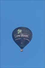 Heiluftballon mit Casino Resort Werbung, aufgenommen in der Nhe von Gieen am 01.11.2015. Kennung unbekannt.