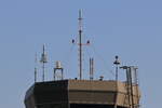 Antennen auf dem Tower des Flughafens Siegerland (EDGS).