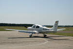 Private Cirrus SR-22, D-ESOM, Flugplatz Strausberg, 01.08.2024