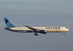 United Airlines, Boeing B 767-424(ER), N66051, BER, 022.02.2025